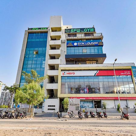 Fabhotel Ny Townhouse Ahmedabad Buitenkant foto