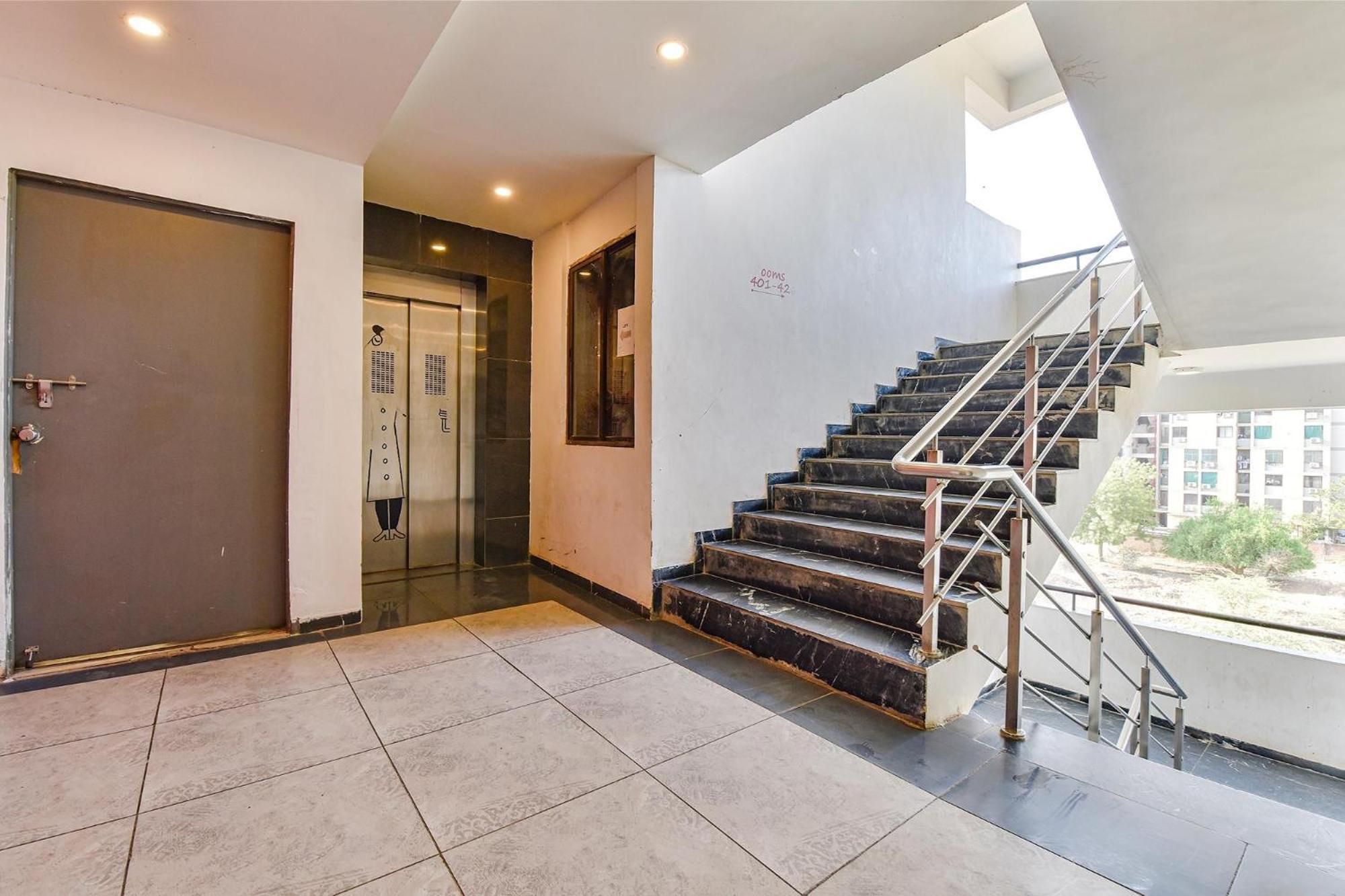 Fabhotel Ny Townhouse Ahmedabad Buitenkant foto