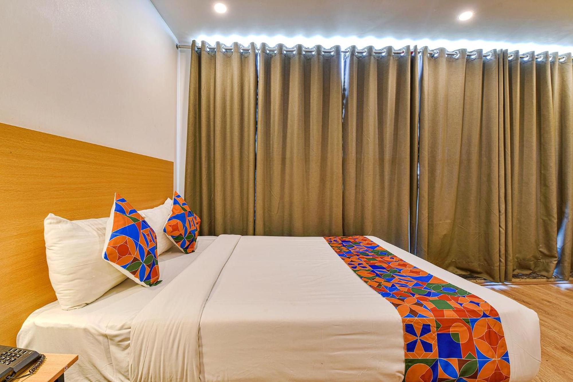 Fabhotel Ny Townhouse Ahmedabad Buitenkant foto