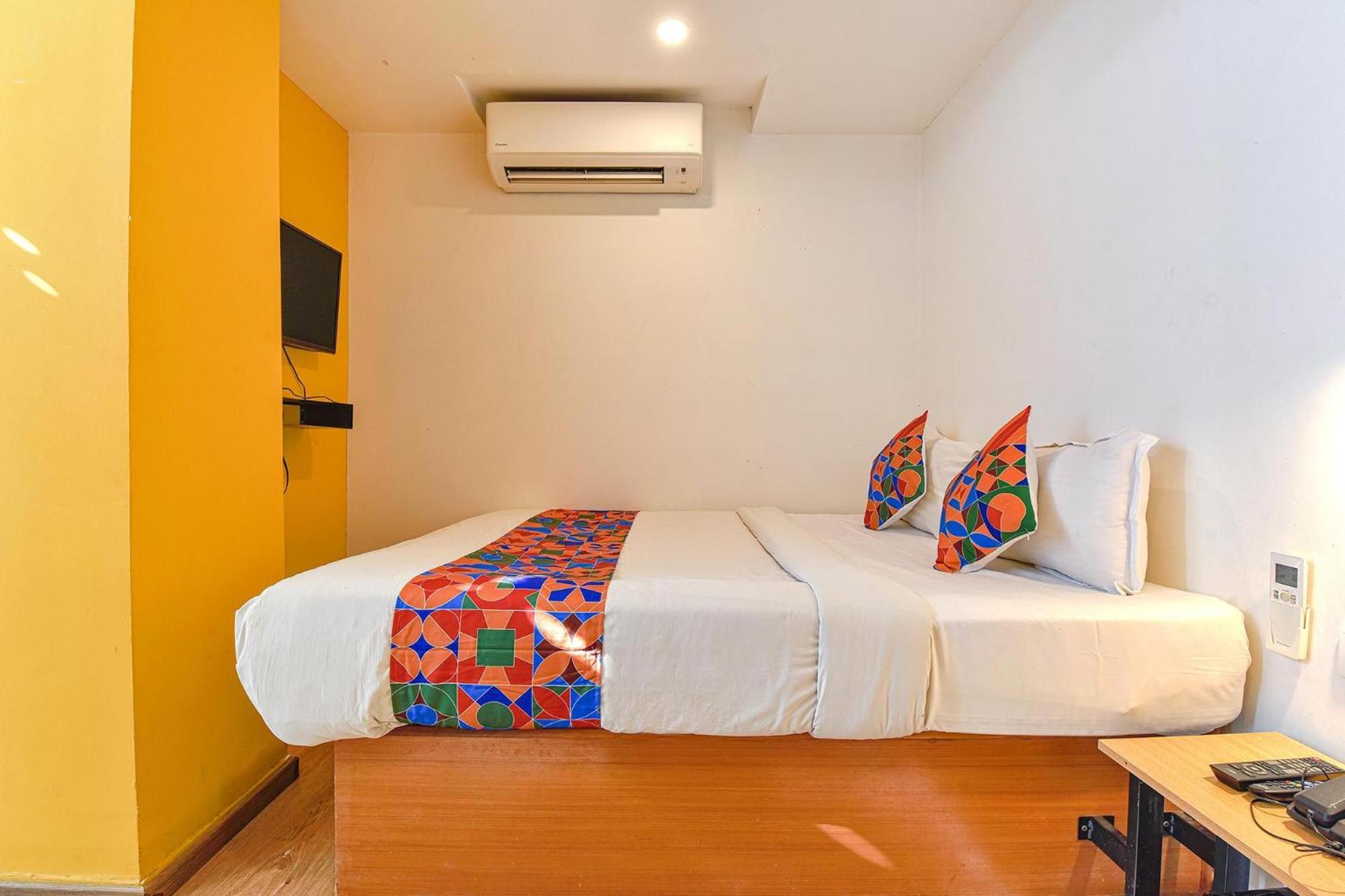 Fabhotel Ny Townhouse Ahmedabad Buitenkant foto