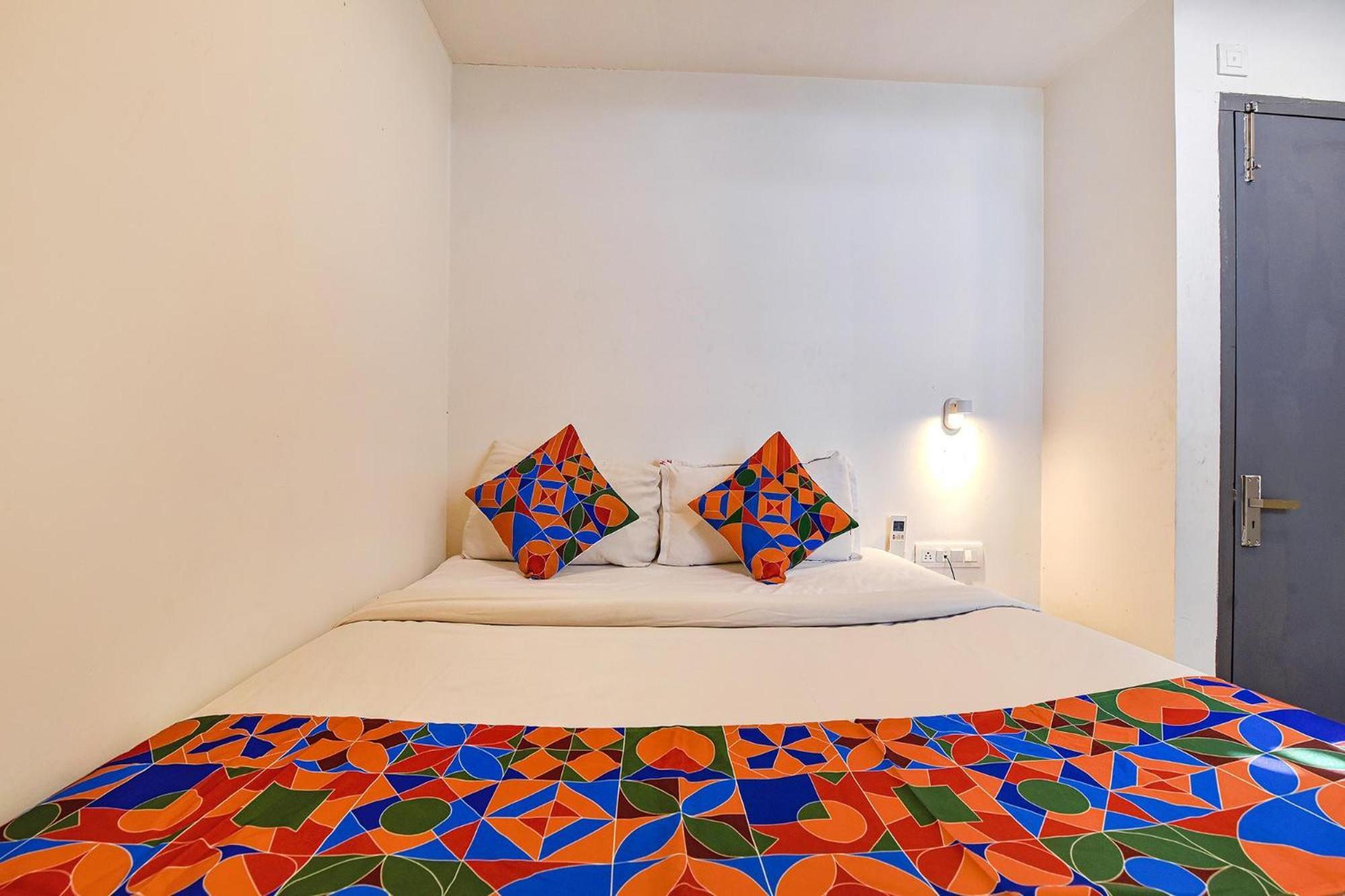 Fabhotel Ny Townhouse Ahmedabad Buitenkant foto