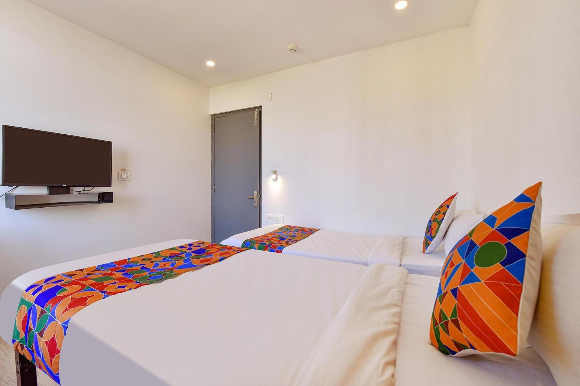 Fabhotel Ny Townhouse Ahmedabad Buitenkant foto