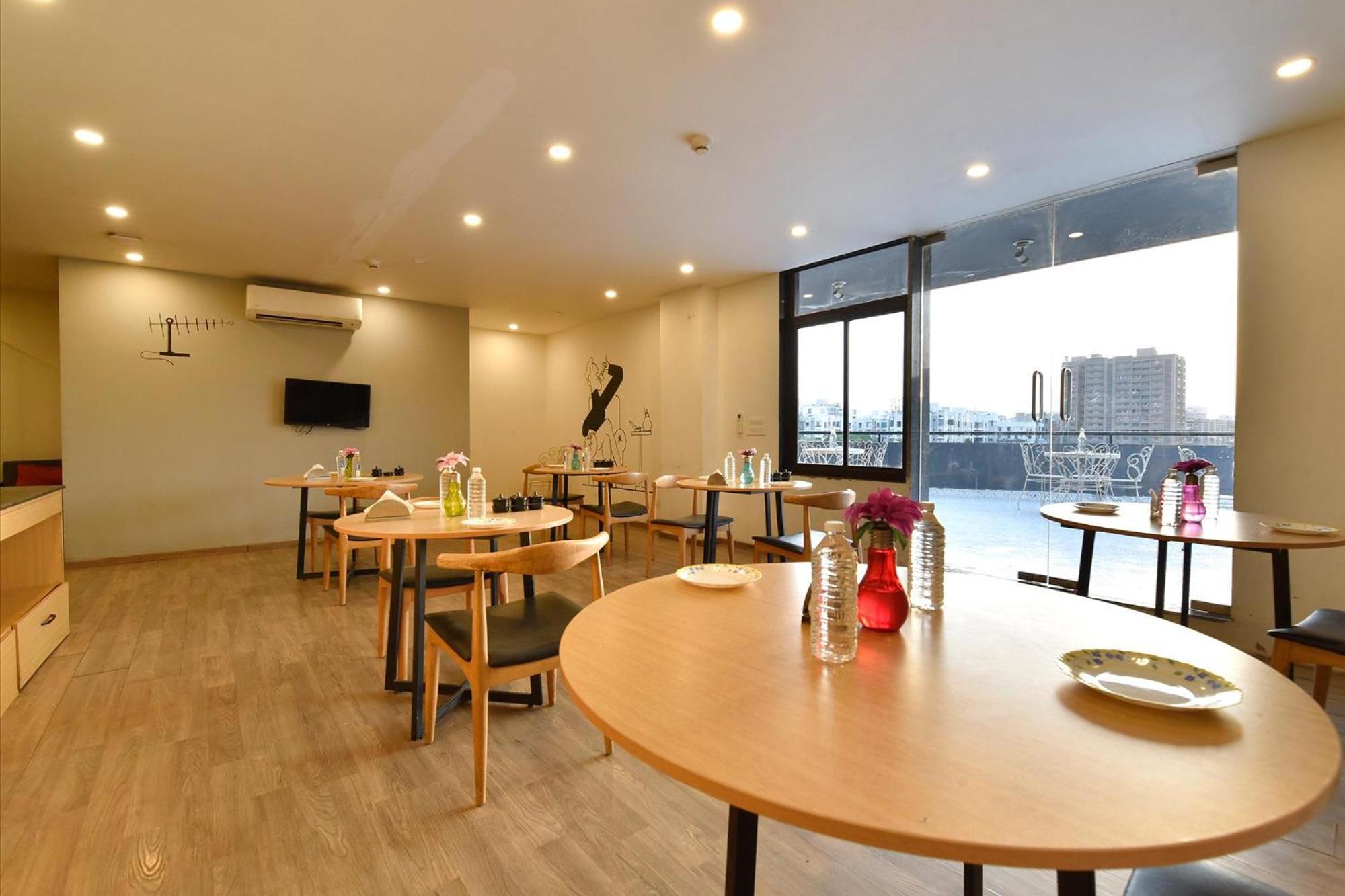 Fabhotel Ny Townhouse Ahmedabad Buitenkant foto