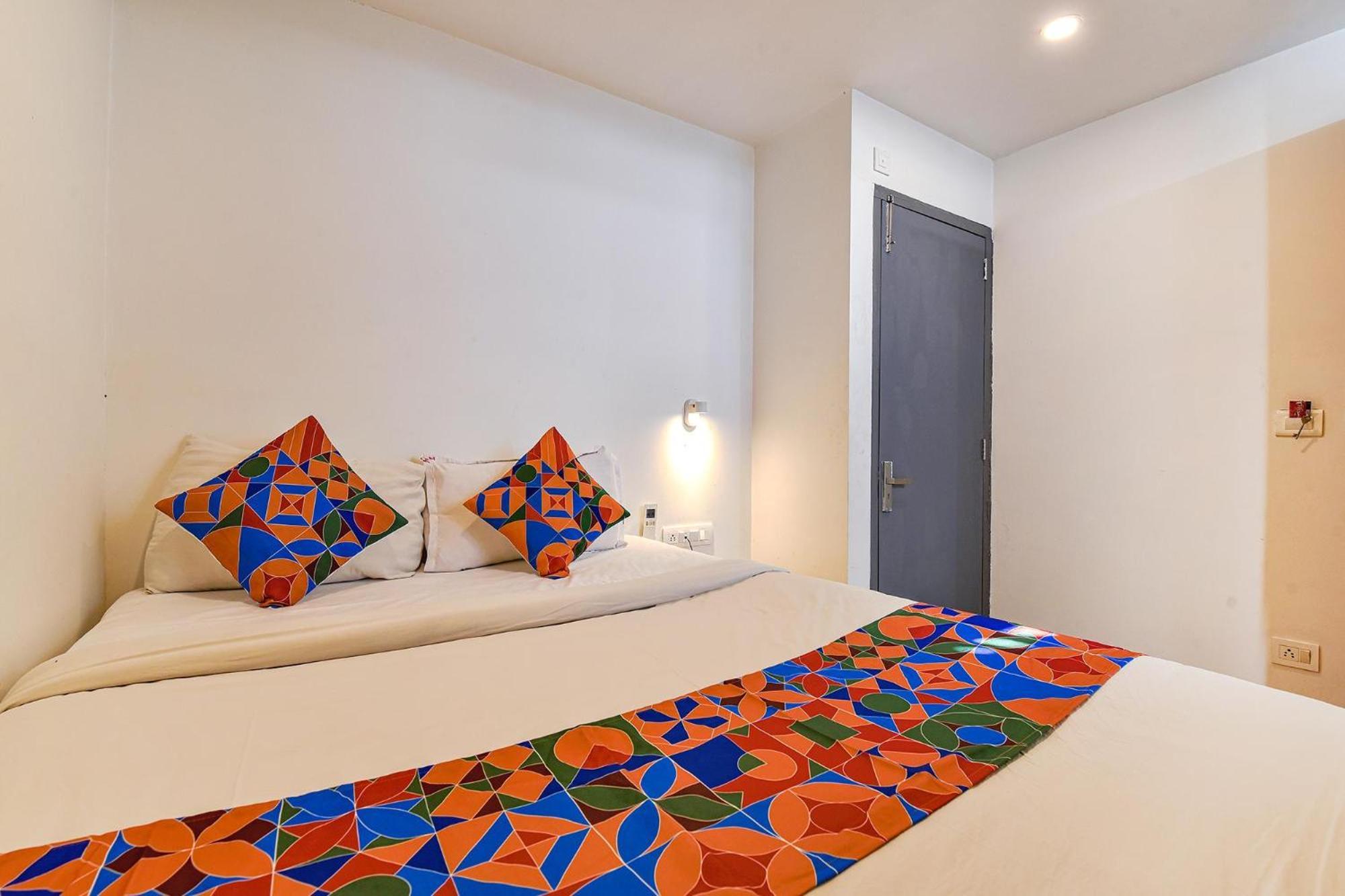 Fabhotel Ny Townhouse Ahmedabad Buitenkant foto