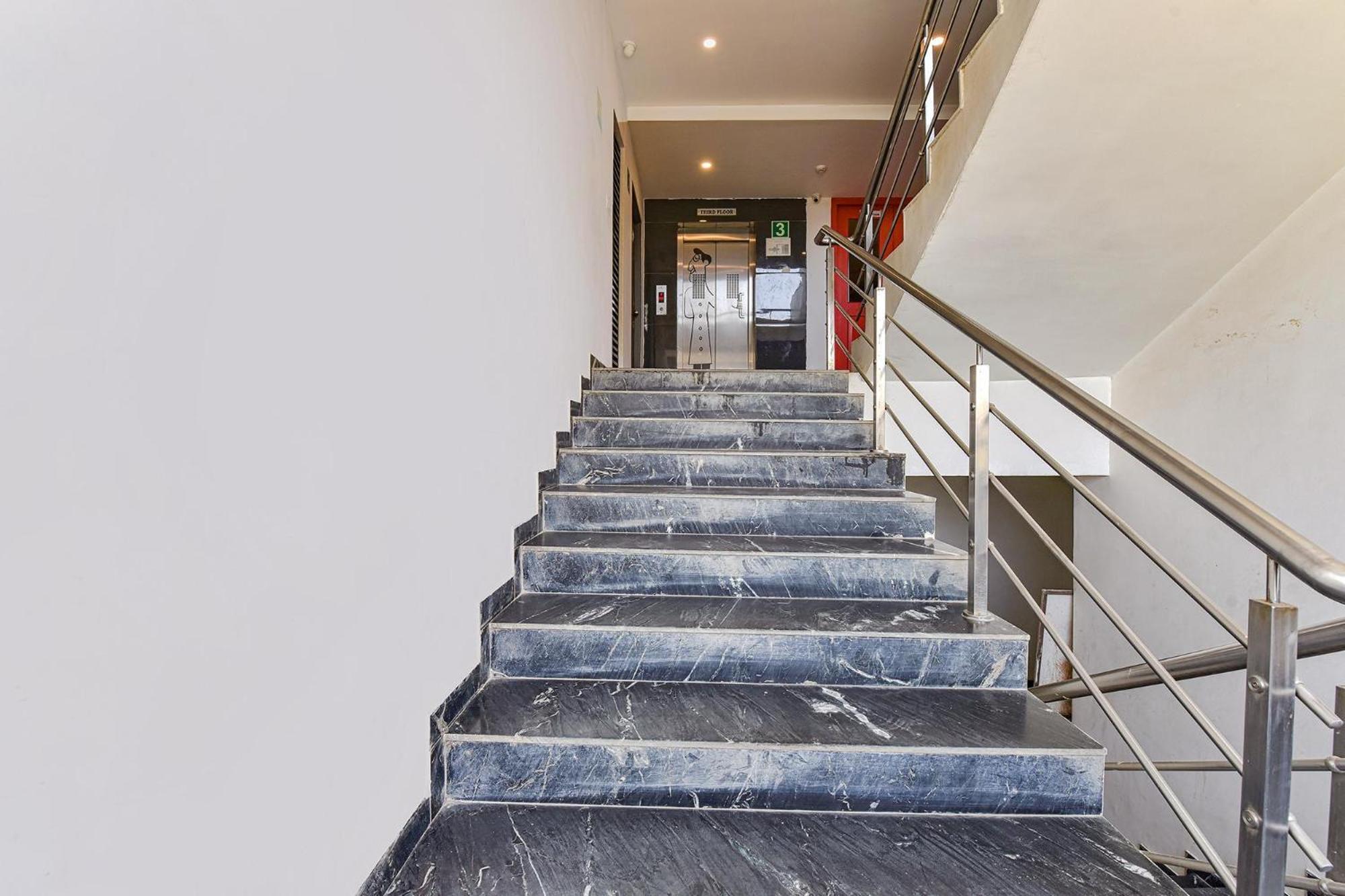 Fabhotel Ny Townhouse Ahmedabad Buitenkant foto