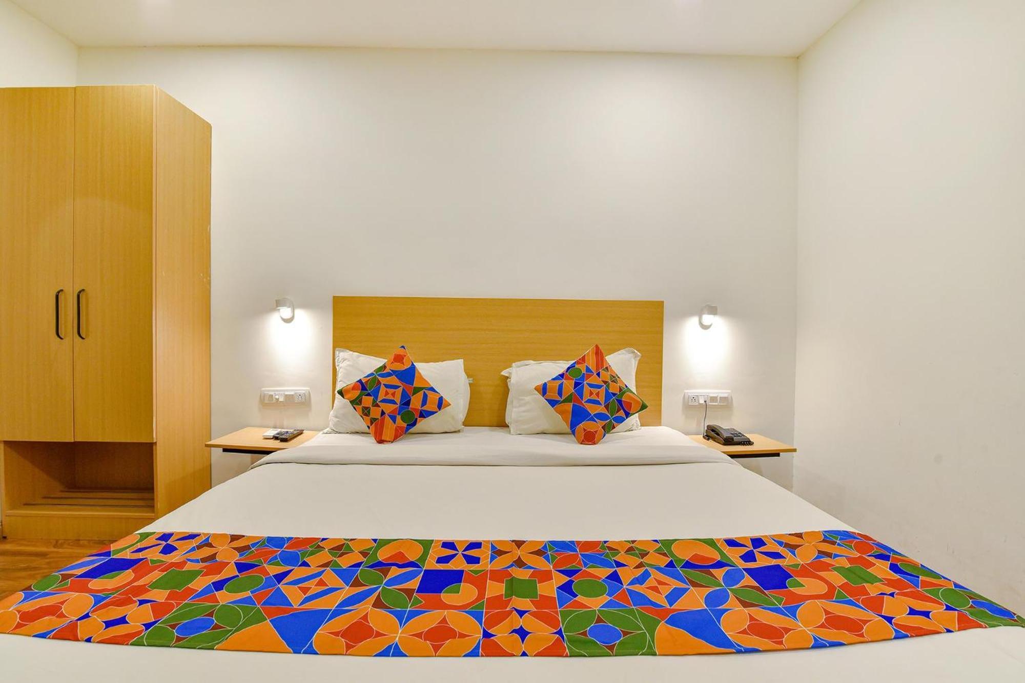 Fabhotel Ny Townhouse Ahmedabad Buitenkant foto