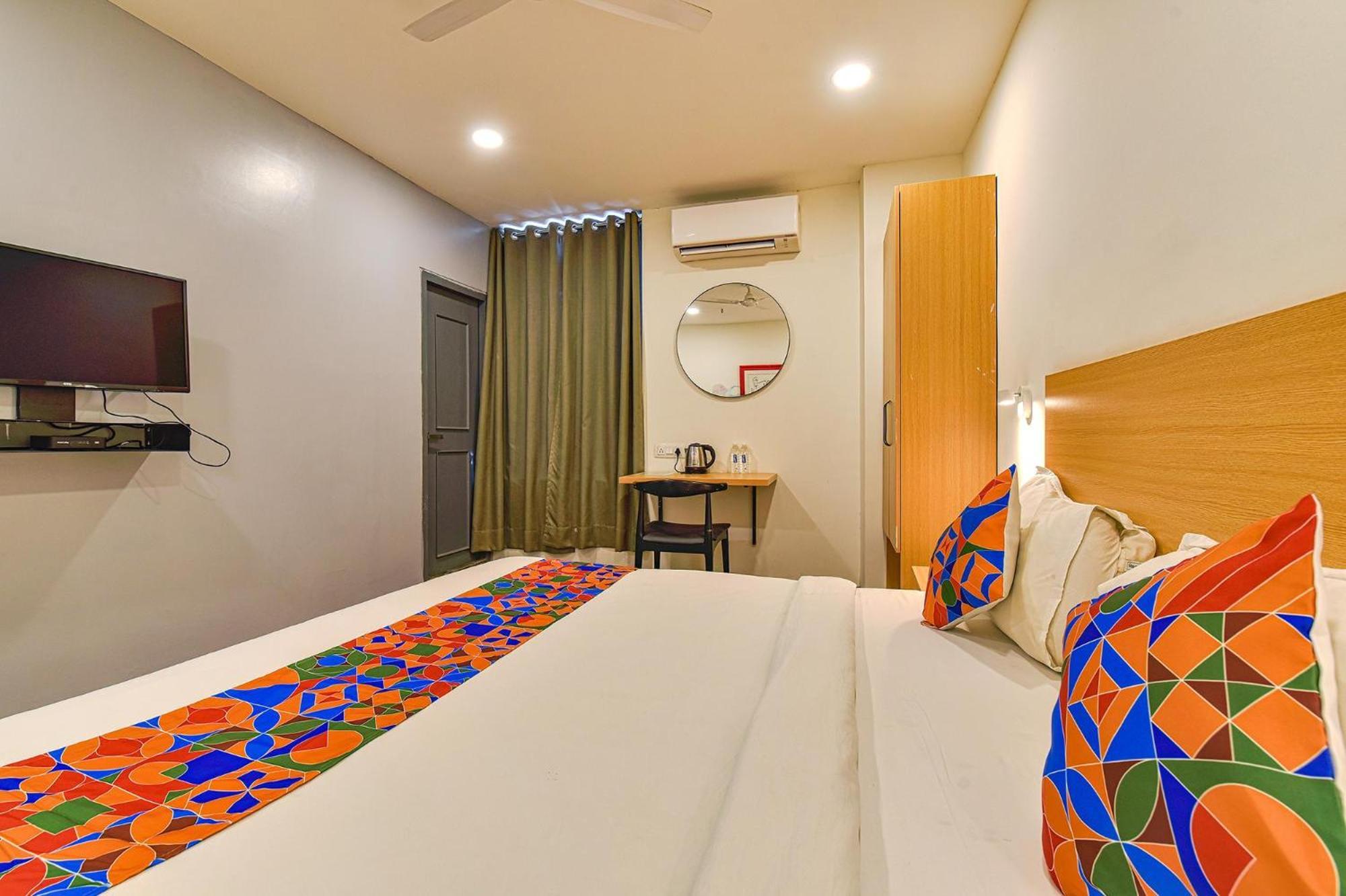 Fabhotel Ny Townhouse Ahmedabad Buitenkant foto