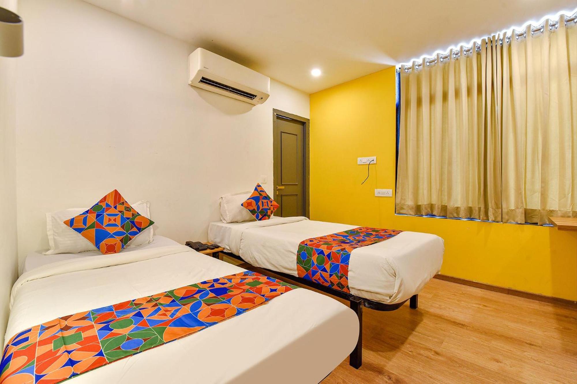 Fabhotel Ny Townhouse Ahmedabad Buitenkant foto