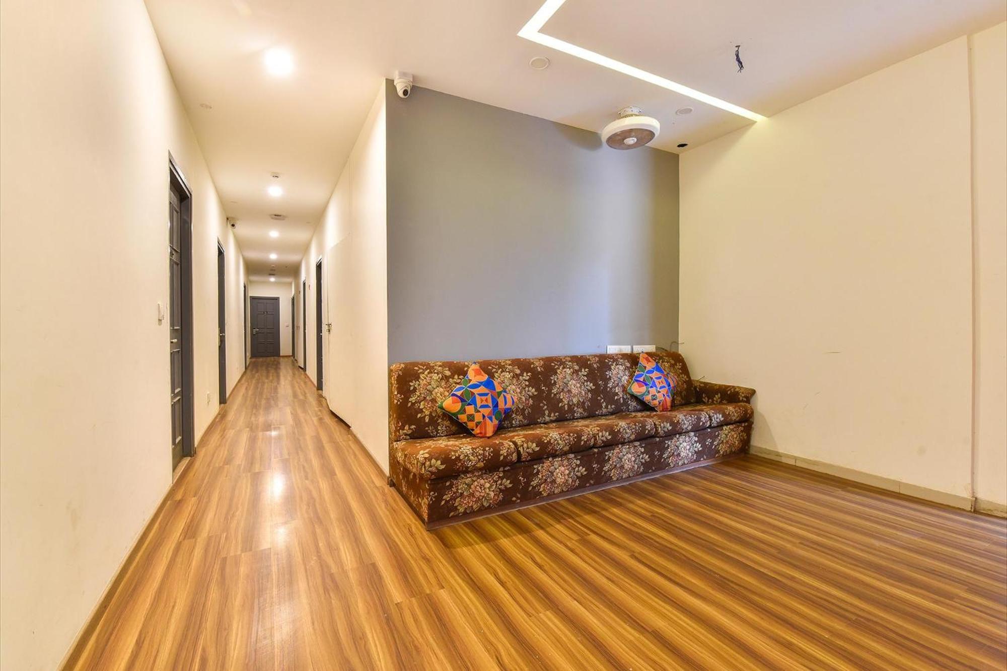 Fabhotel Ny Townhouse Ahmedabad Buitenkant foto