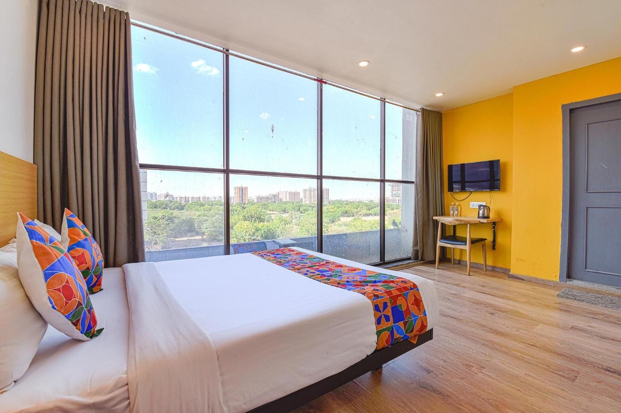 Fabhotel Ny Townhouse Ahmedabad Buitenkant foto